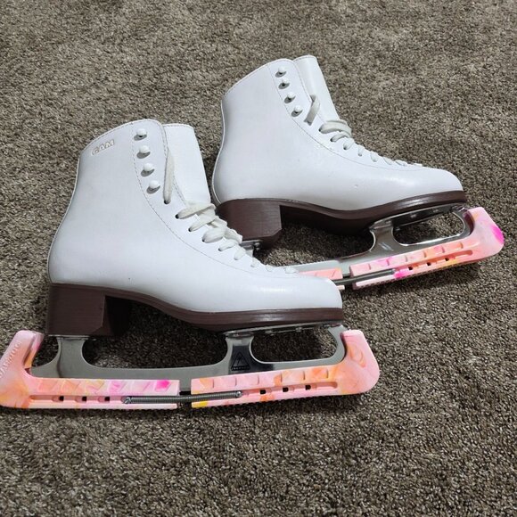 GAM Figure Skates 7.5 C w/ 10¼" Blades + Guardog Covers – White - Picture 3 of 16
